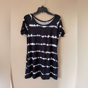 Tie dyed black and white short sleeve casual dress with pockets size medium